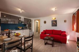 The Wave - Apt with Seaview and Garden - Happy Rentals