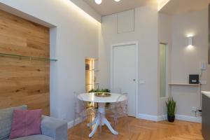 Xenia Milano - 2 room apt in via Teodosio 60