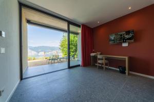 Ca del Tocio Restaurant and rooms with breakfast and lake view