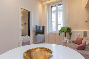 Xenia Milano - 2 room apt in via Teodosio 60