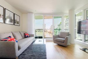 Central 1BDR Flat w River View Balcony in Vauxhall