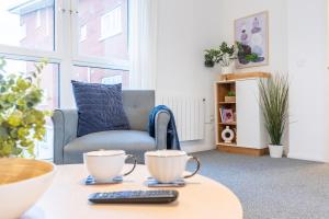 Cardiff Bay Breeze Modern 2BR Apartment Private Parking Fast WiFi