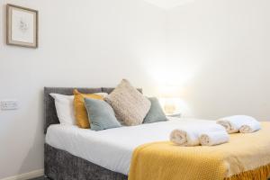 Cardiff Bay Breeze Modern 2BR Apartment Private Parking Fast WiFi
