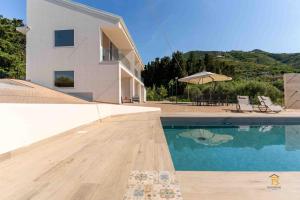 Zenit - Rooms and Pool