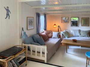 Classic Timber Cottage Close To Forest And Beach