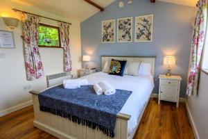 Charming Stable Conversion with 2 Ensuite Suites Sleeps 5