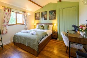 Charming Stable Conversion with 2 Ensuite Suites Sleeps 5