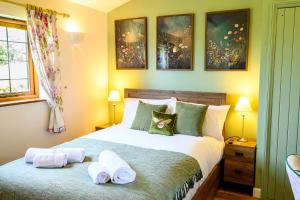 Charming Stable Conversion with 2 Ensuite Suites Sleeps 5