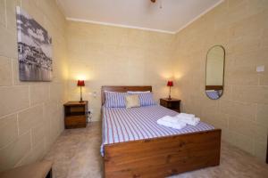 Cosy 2BR Apartment in Gozo with Pool Access & Balcony - Close to Gozo Ferry