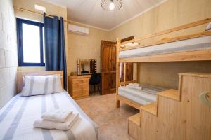 Cosy 2BR Apartment in Gozo with Pool Access & Balcony - Close to Gozo Ferry