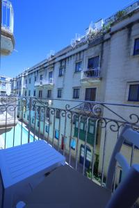 Cosy 2BR Apartment in Gozo with Pool Access & Balcony - Close to Gozo Ferry