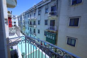 Cosy 2BR Apartment in Gozo with Pool Access & Balcony - Close to Gozo Ferry