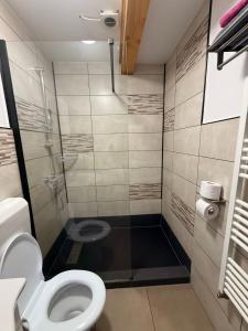 Renys Studio Apartments -Hiperbara