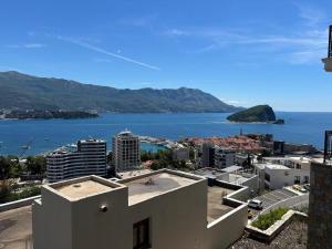 Sea View Escape Stylish 2 Bedroom Flat in Budva