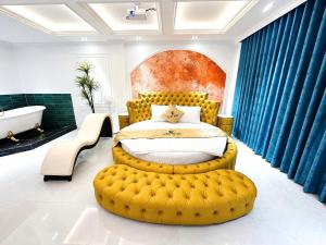 Love Luxury Hotel Bà Điểm