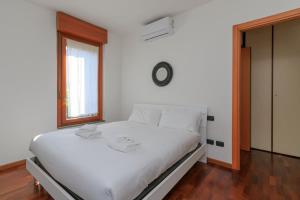 Xenia Milano - 2 rooms apt in Via Santander 20