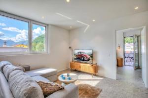 Urban Maggiolina Sunset with Terrace & Mountain Views - Happy Rentals