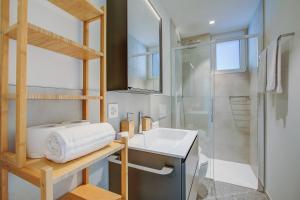 Urban Maggiolina Sunset with Terrace & Mountain Views - Happy Rentals