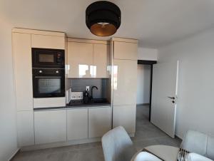 neues Apartment mit Meerblick und Balkon