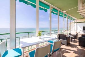 Olimpo BeachFront and Pool Apartment