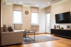 New Modern Apartments with Private Parking