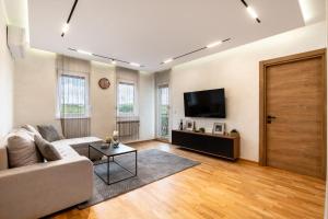 New Modern Apartments with Private Parking