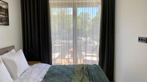 Avalon Premium Apartment with Balcony & Free Parking