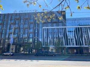 Avalon Premium Apartment with Balcony & Free Parking