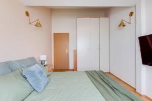 Elegant 3BDs with Sauna Near the Dancing House and Riverside - NP