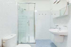 Elegant 3BDs with Sauna Near the Dancing House and Riverside - NP