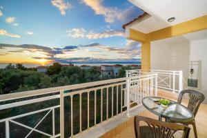 Panoramic View House