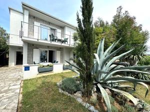 Apartment DiSente with Sea view