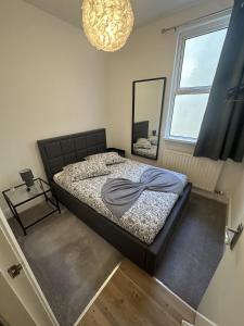 Modern 2-Bedroom Apartment - Heart of Douglas