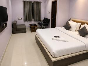 Hotel Smile inn by CN-Next to Railway Stn