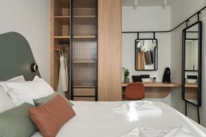 NAEMA Seafront Living 2BR Suite