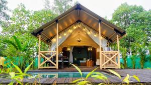 The Hidden Eden : A Misty Jungle Glamping Retreat