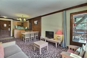 Arc 1950, Appartement 2 chambres 6 pers, Vue Montagne, Sauna, Hammam, Jacuzzi, Piscine chauffée