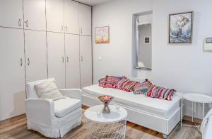 Cozy, Day-light Studio by The Mall