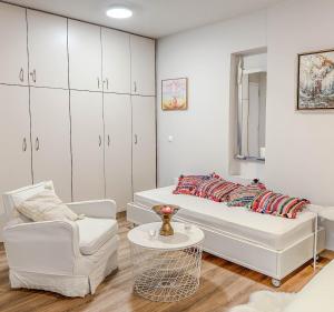 Cozy, Day-light Studio by The Mall