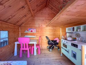 Maronata Villa with pool and childrens playhouse