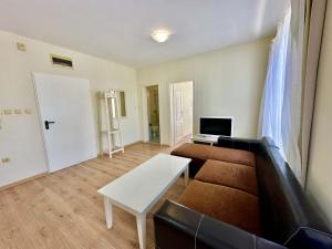 Family 1 BD apartment in Flores Park