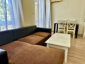 Family 1 BD apartment in Flores Park