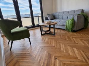 Stylish City Center Apartment with Private Parking