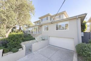 Beachside Family Home with Water Views, South Cronulla
