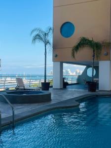Vista al mar piscina y jacuzzi