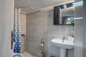 Fresh 1 Bd Apartment with Balcony in Thessaloniki