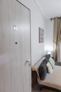 Fresh 1 Bd Apartment with Balcony in Thessaloniki