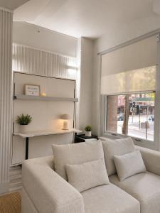 Classic City Unit with Parking and walk to Harbour
