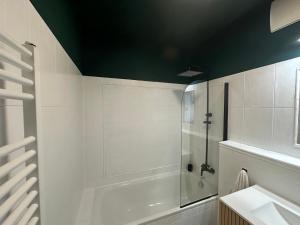 MyFlat Club 218 AquaVista Wellness Apartment