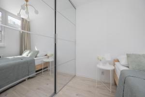 Modern Apartment in Center, Remote Working, Smart TV & WiFi by Noclegi Renters